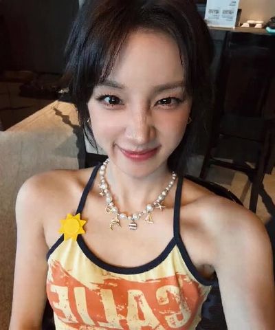 Yuqi - sucking deep