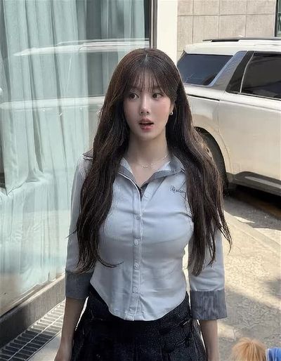 Eunbi - shows boobs
