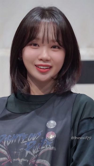 Chaewon - shows tits