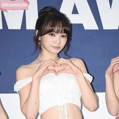 Chaewon - shows tits