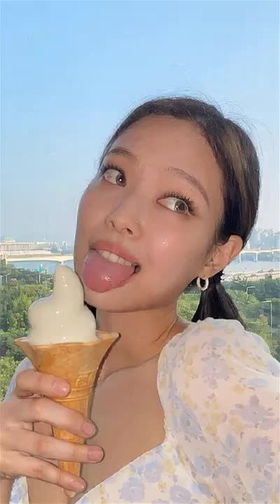 Jennie - bukkake