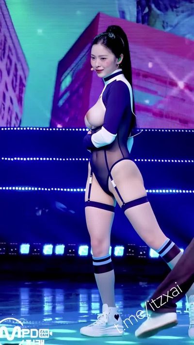 Ryujin - naked on stage