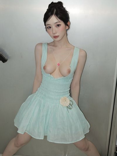 Haewon - shaved pussy