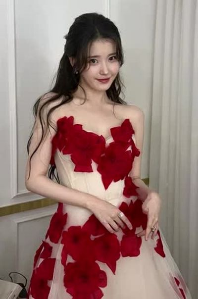 IU - naked