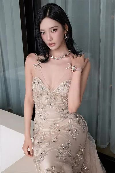 NingNing - shows tits