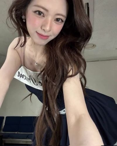 Yuna - shaved pussy