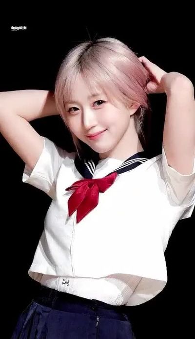 Haewon - shows tits