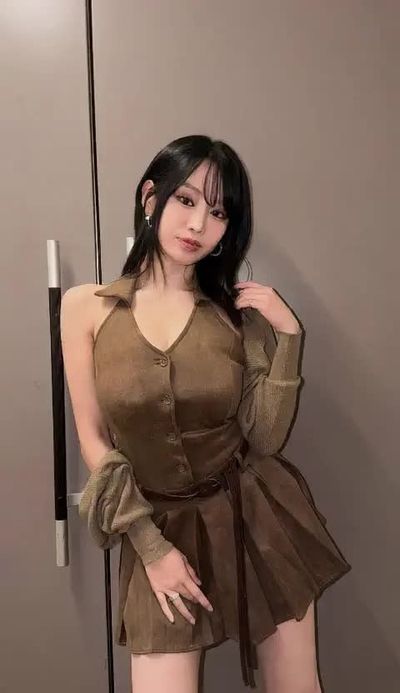Natty - shows tits