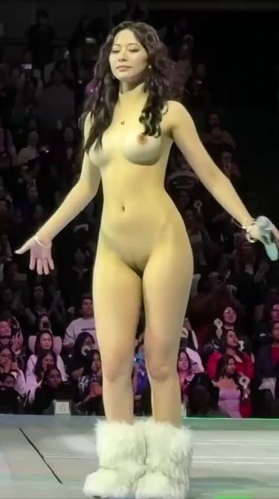 Tzuyu - naked on stage