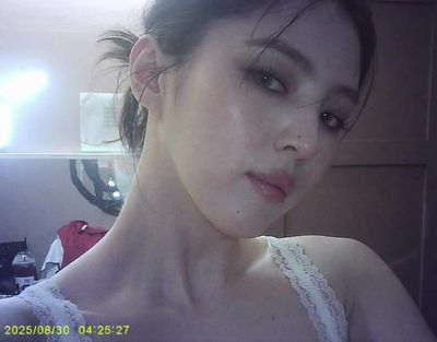 Han So Hee - facial