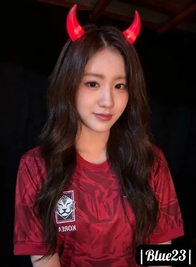 Wooyeon - gives handjob