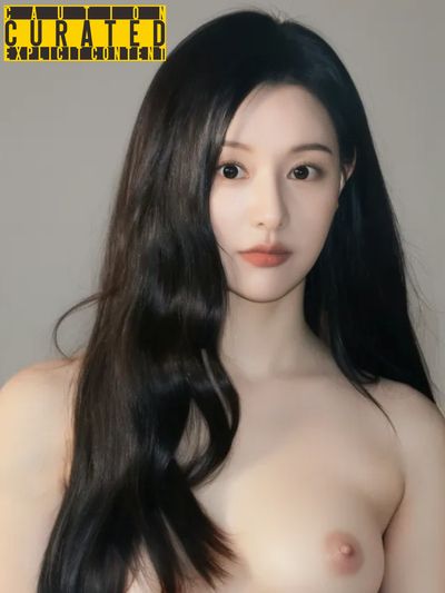 Kim Ji-won - Naked Candid