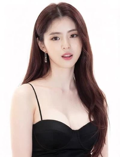 Han So Hee - shows tits