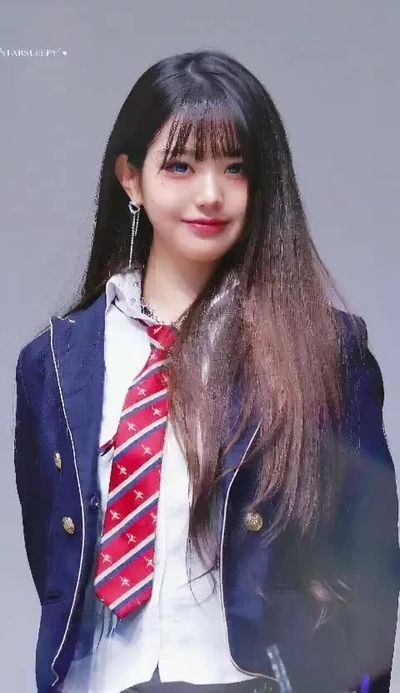 Wonyoung - shows boobs