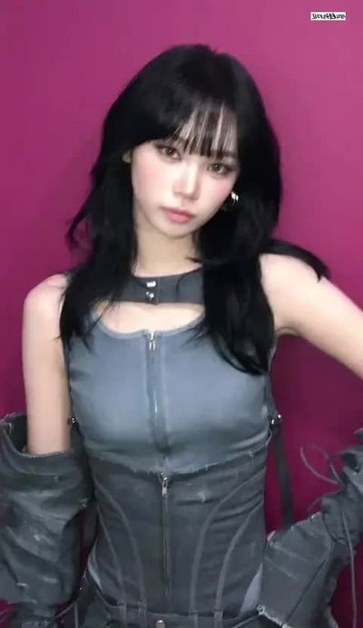 Chaewon - using dildo