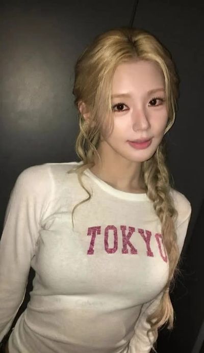 Miyeon - shows boobs