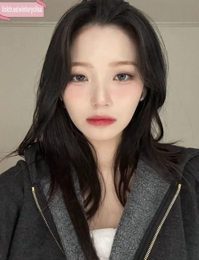 Jiheon - play with pussy