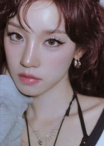 Yuqi - threesome