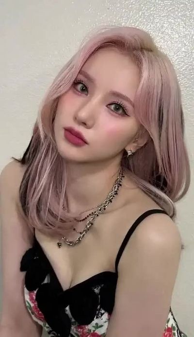 Eunha - shows tits