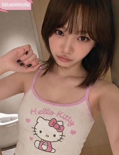 Chaewon - play with pussy