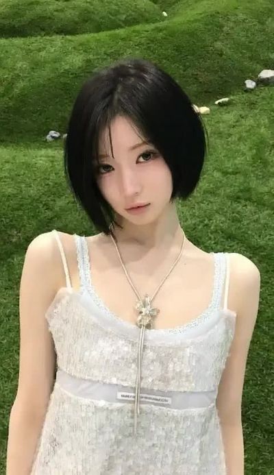 Asa - shows tits