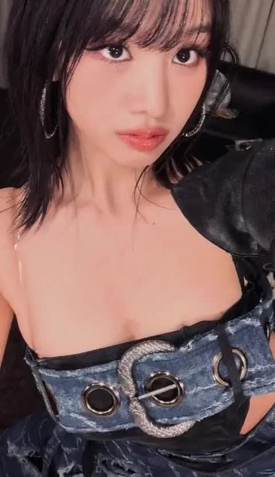 Natty - shows tits