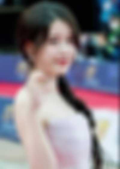 IU - titjob