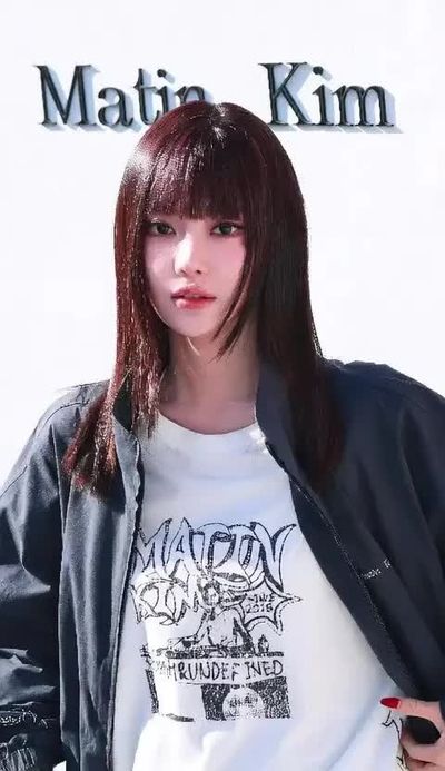 NingNing - shows tits