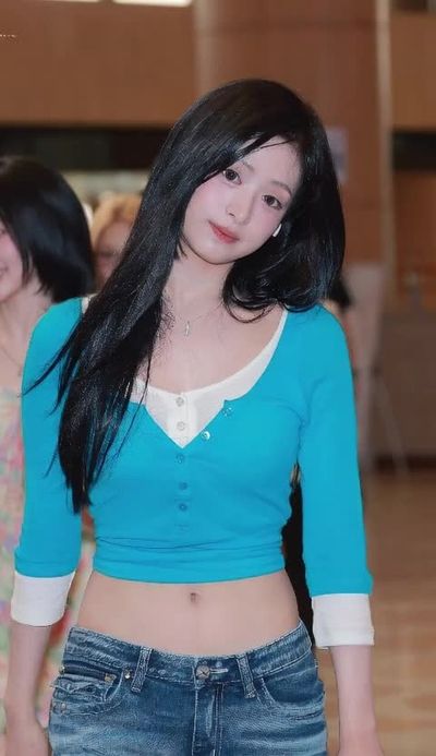 Ahyeon - shows tits