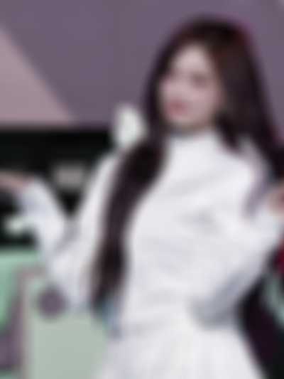 Leeseo - shows tits