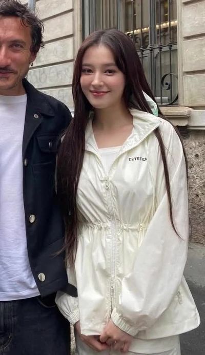 Nancy - shows tits