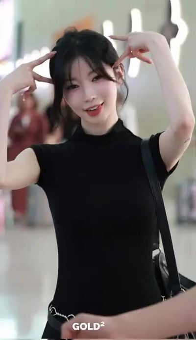 Asa - shows tits