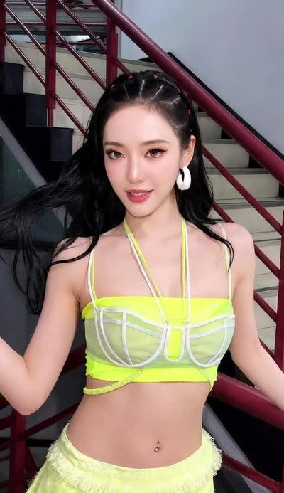 NingNing - shows tits