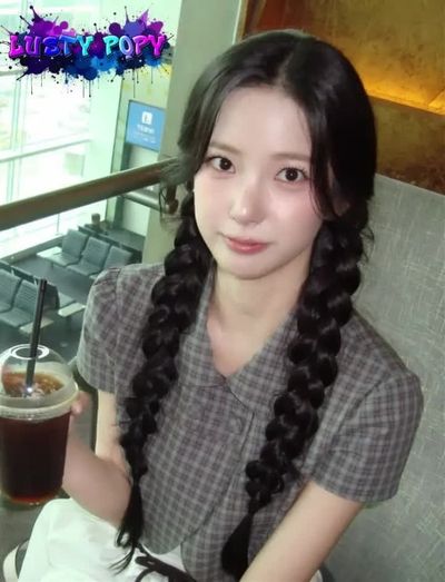 Yujin - shows tits