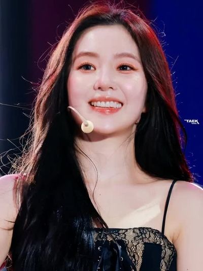 Irene - shows tits