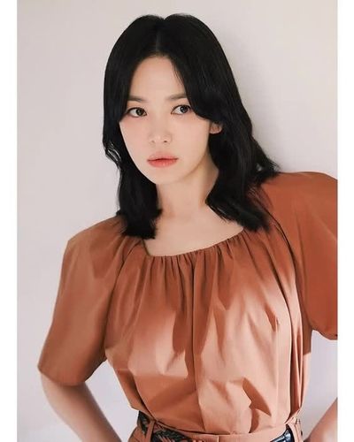 Song hye kyo - shows tits