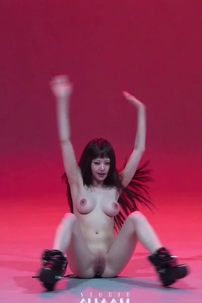 Yunjin - naked