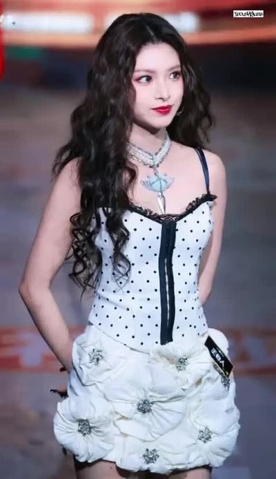 Yiren - handjob