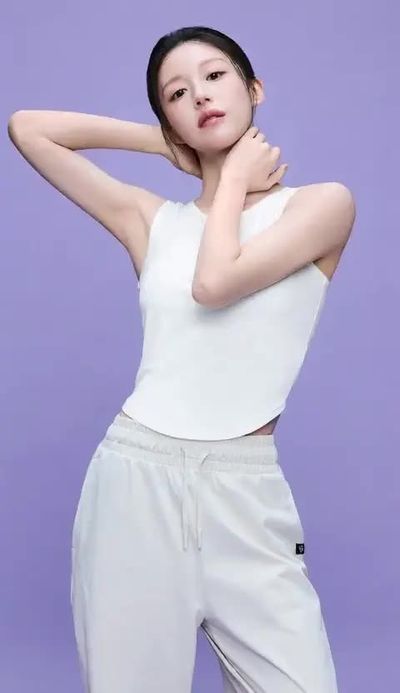Go Yoon Jung - shows tits