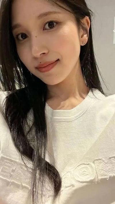 Mina - shows tits