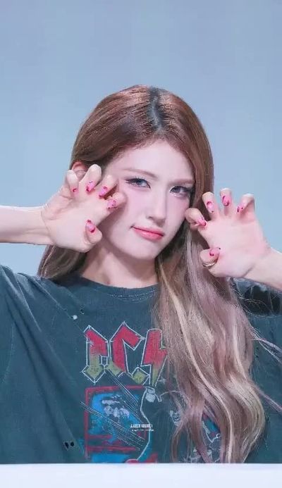 Somi - shows tits
