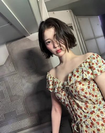 IU - titjob