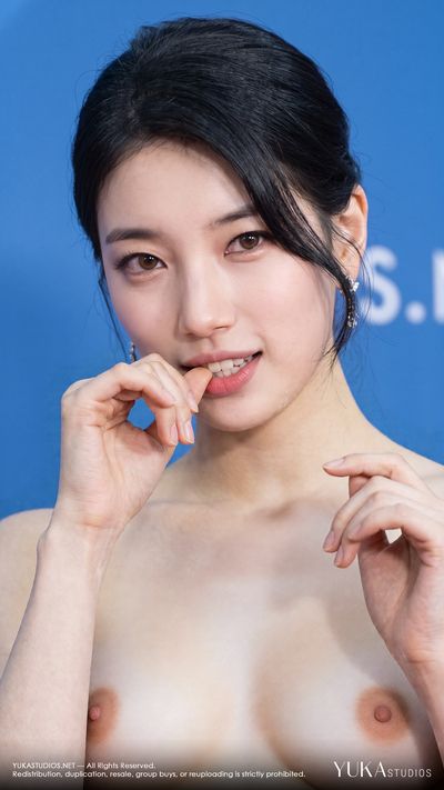 Suzy - shows tits