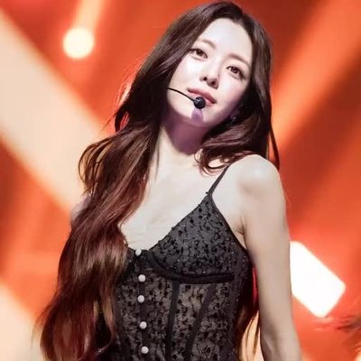 Yuna - shows tits