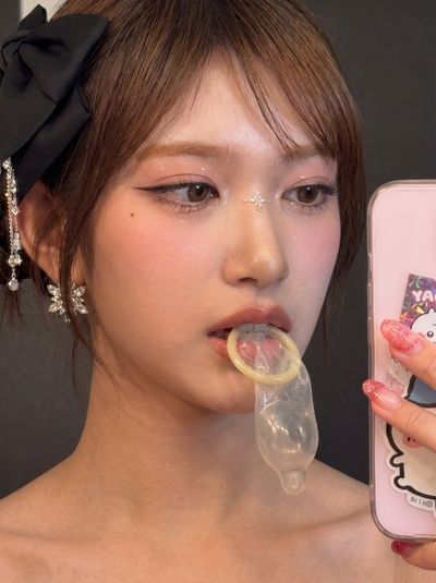 Leeseo - play with condom