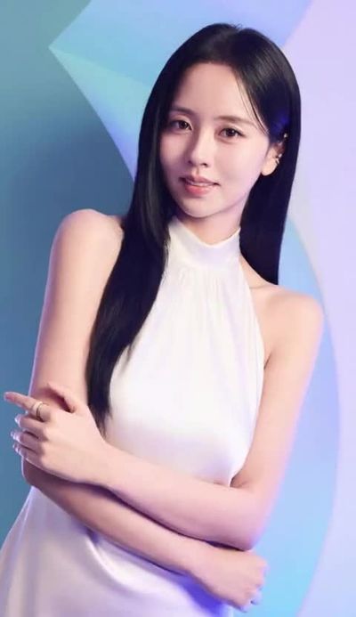 Kim So-hyun - shows tits