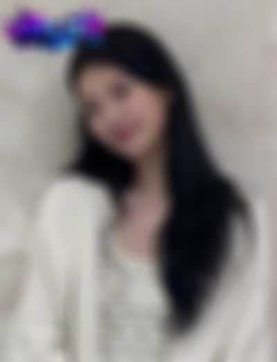 Suzy - shows tits