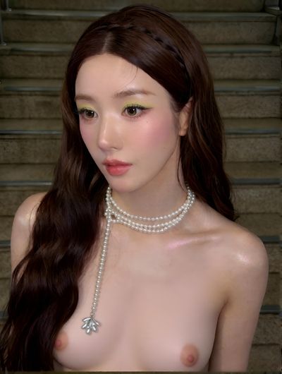 Eunbi - shows tits