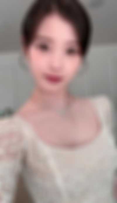 IU - titjob