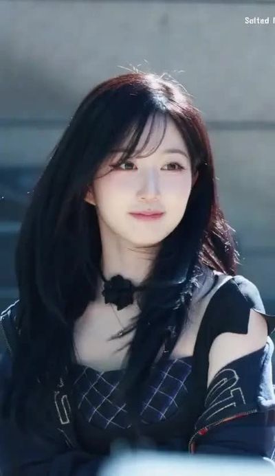 Haewon - shows tits